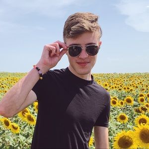 Meet your Posher, Avery